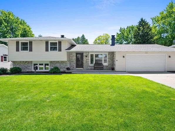 3464 Golf Dr, Green Bay, WI 54311