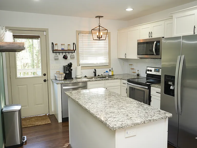 887 N Grand Ave NW — Photo 5