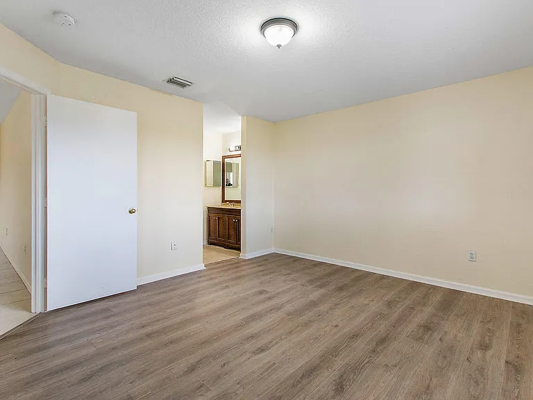 8460 NW 40th St #8460 — Photo 11
