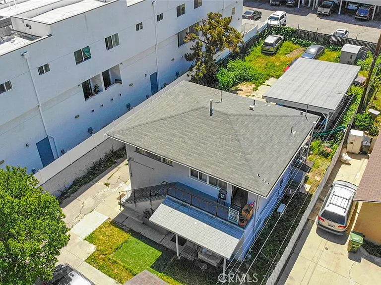 14916 Wyandotte St — Photo 34