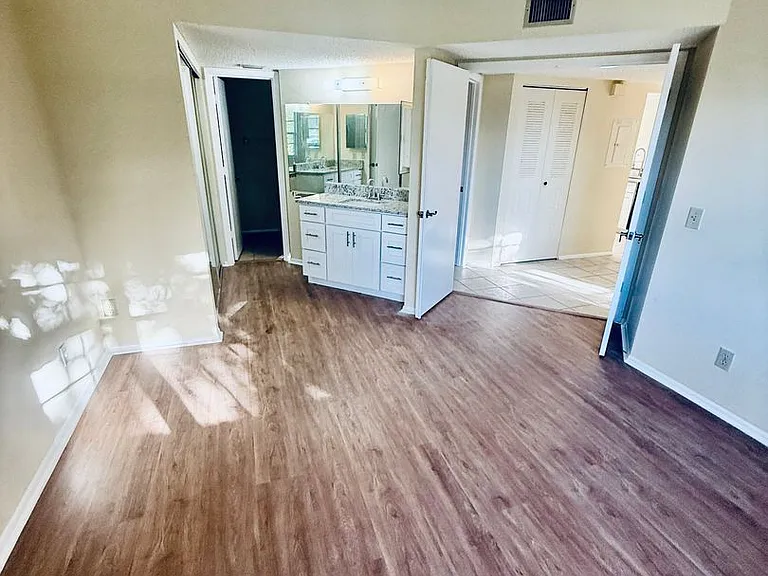 915 Sonesta Ave NE #203 — Photo 17
