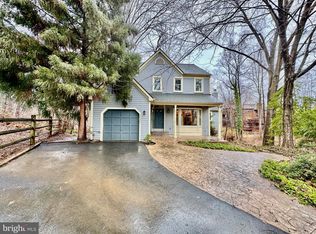 2221 Wakerobin Ln, Reston, VA 20191