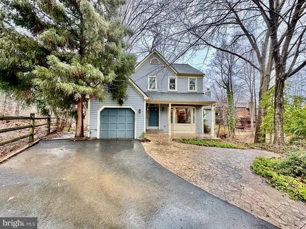 2221 Wakerobin Ln, Reston, VA 20191