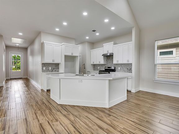 3rd image of 4102 Hill Ave