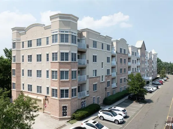 1305 Windsor Park Ct #305, Englewood, NJ 07631