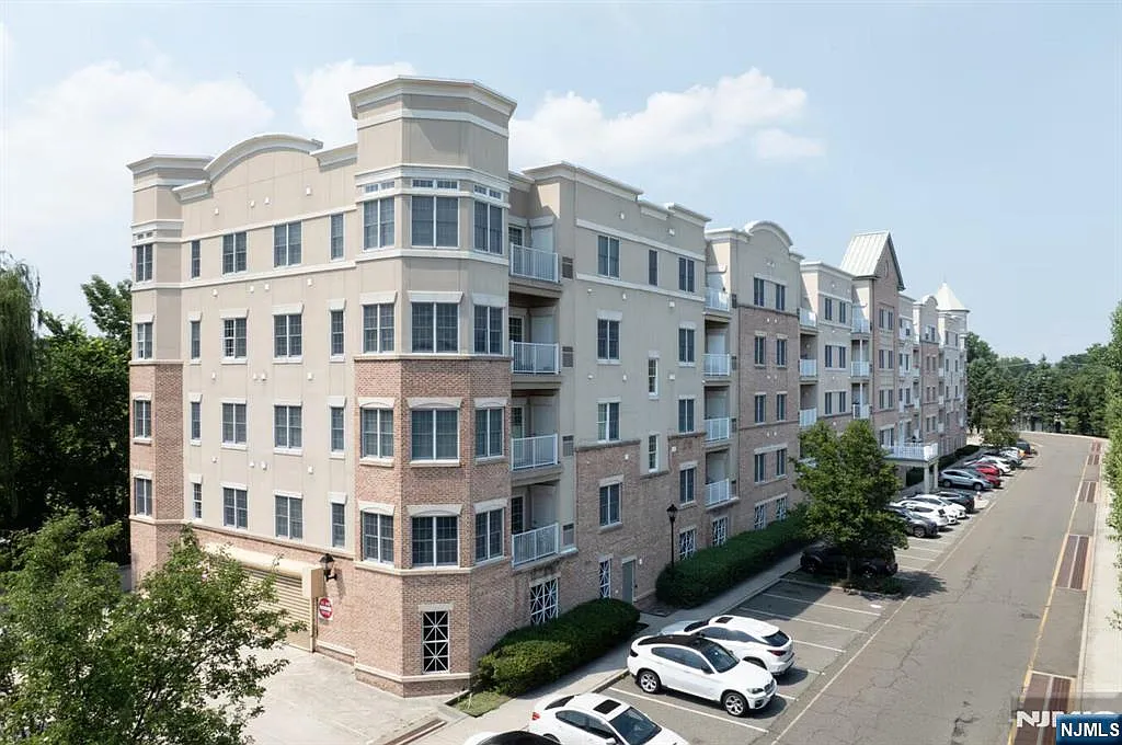 1305 Windsor Park Ct #305 photo 1