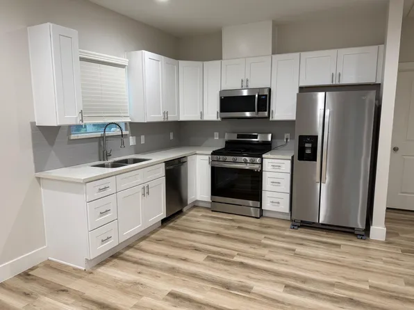 9905 Excaliburs Ct #B, Pearland, TX 77584