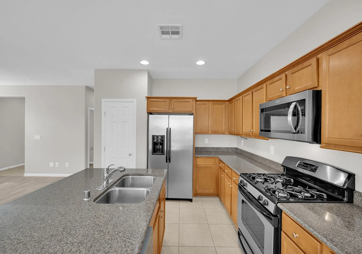 *Beautiful home in Henderson-Just completed upgrades* — Photo 1
