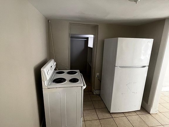 5th image of 218 Highland Ave SW #5