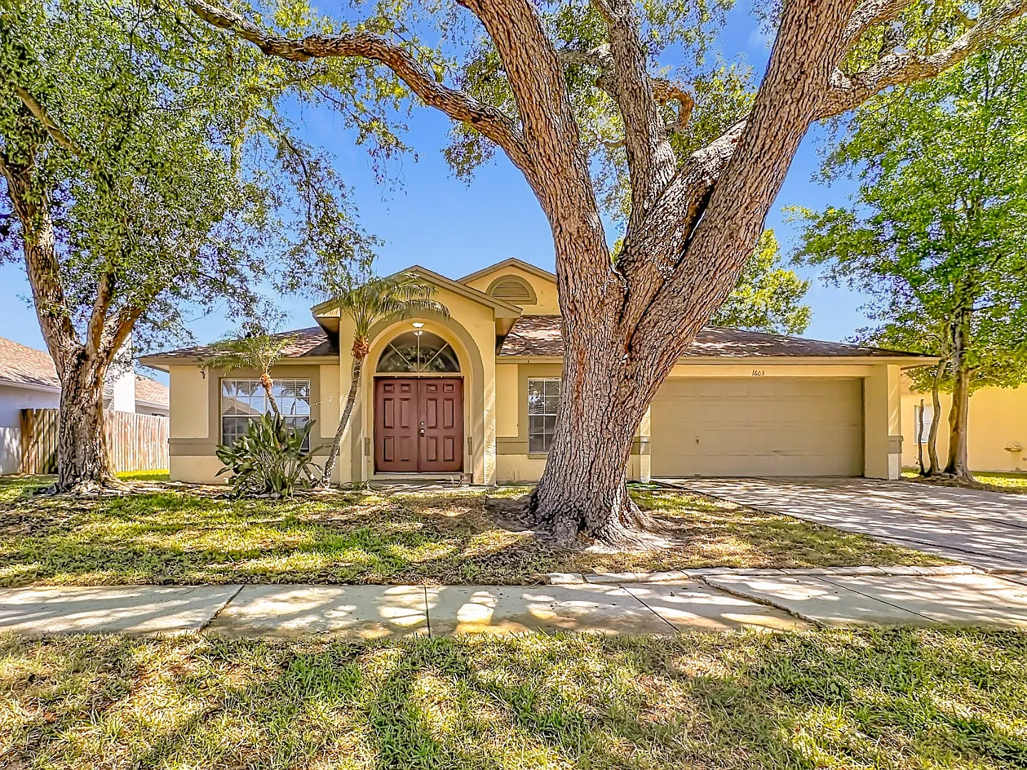 Spacious 4-Bedroom Retreat with 2 Baths in Brandon - 2103 Sq. Ft. of Comfort Awaits! — Photo 3