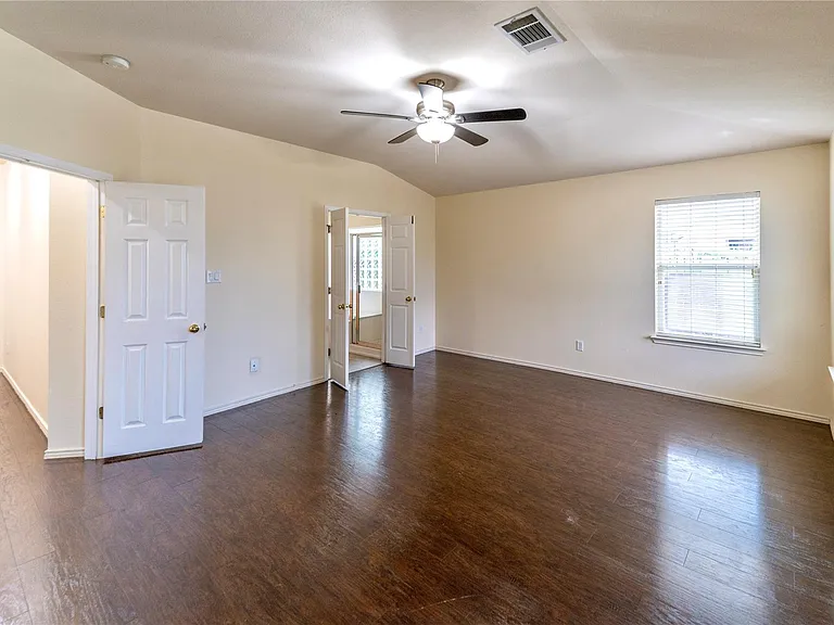 1315 Lou Gehrig Ln — Photo 6