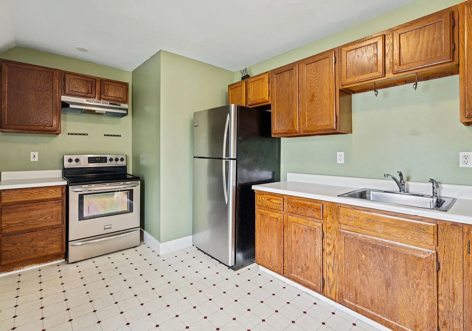 Updated 2-Bedroom Apartment in Manchester's Hanover Hill Neighborhood — Photo 3
