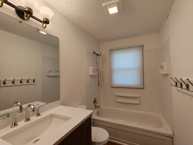 2212 Bartlett Ave — Photo 10