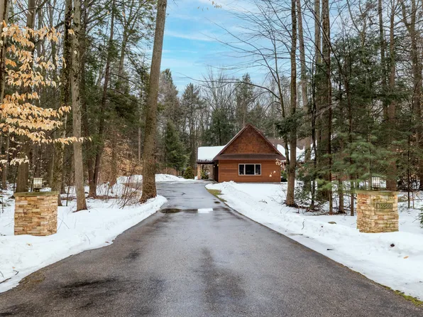 15950 Claire Ln, Spring Lake, MI 49456