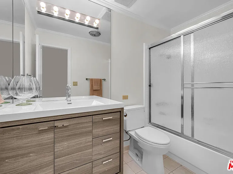 9061 Keith Ave #204 — Photo 14