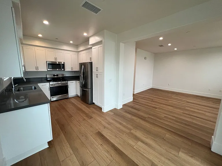 340 Rendar Ln — Photo 9