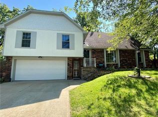509 Tanglewood Dr, Saint Joseph, MO 64506