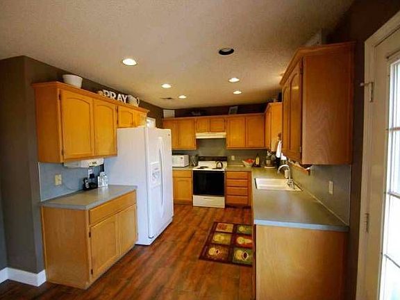 Large kitchen and nook