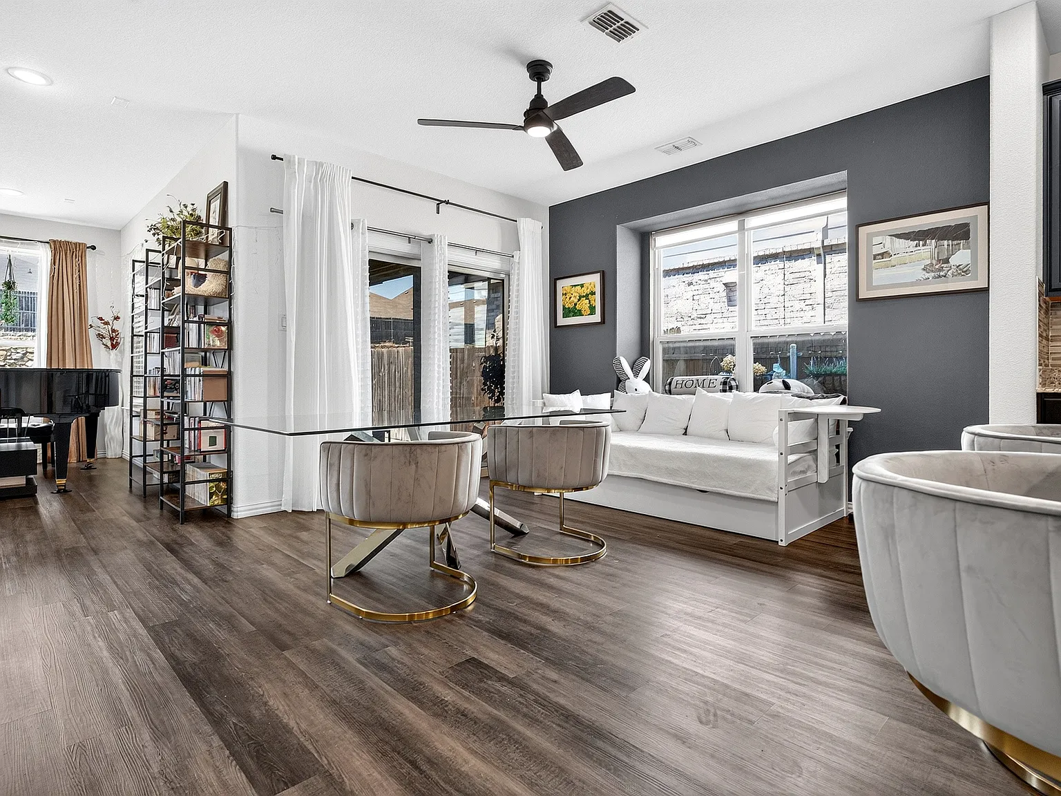3 bed, 2270 sqft, $2,600 — Photo 3