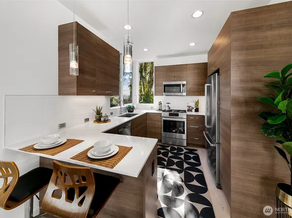 208 16th Avenue #E, Seattle, WA 98122