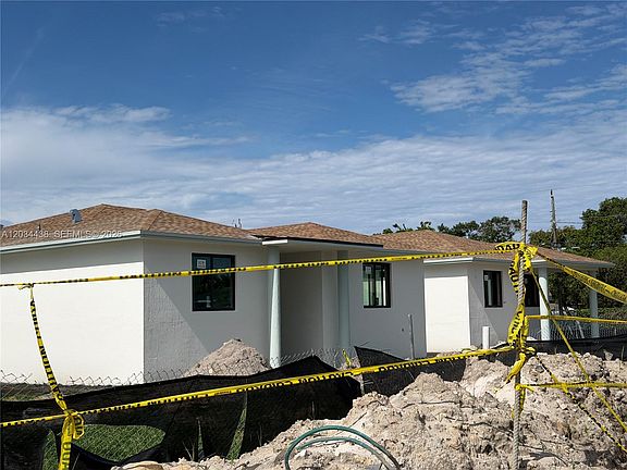 5th image of 336 NW 11th St