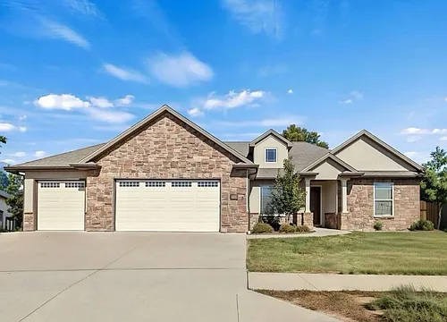1605 Labrador Dr Photo 1
