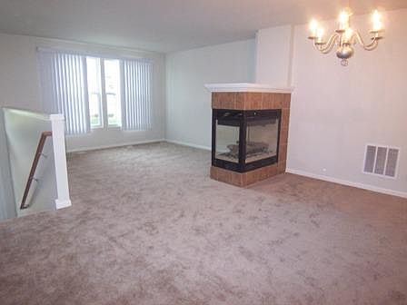 5th image of 116 Blackhawk Ct Unit 2