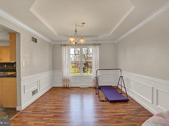 5th image of 1 Fieldcrest Ct
