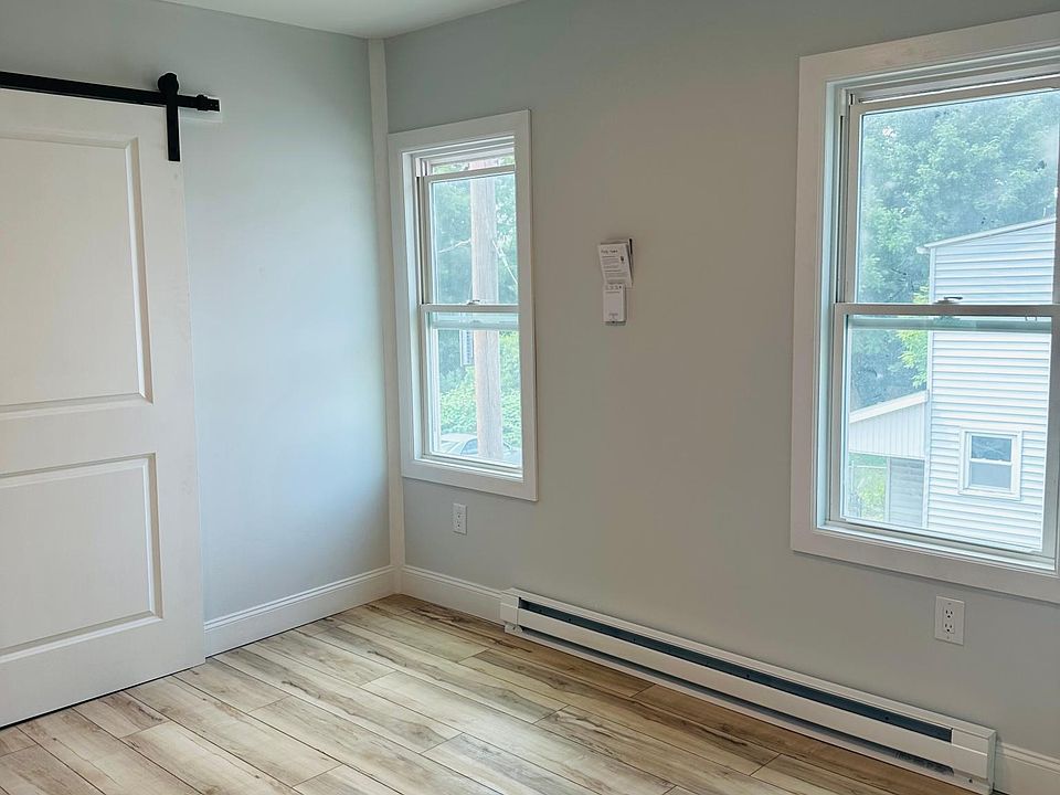 1st image of 20 Stone St #2