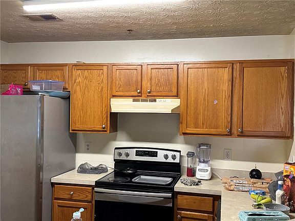 3rd image of 312 Ridgecreek Dr