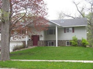 114 6th Ave NW, Waseca, MN 56093