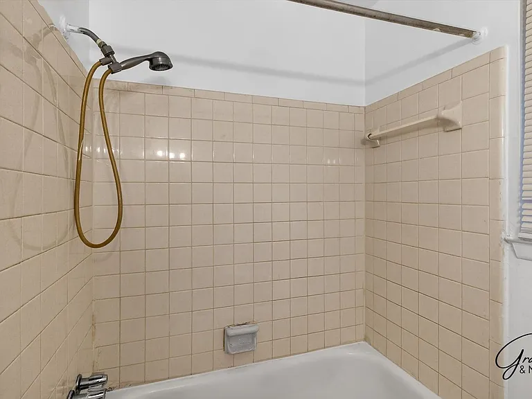 22330 W Warren - 22330 W Warren Ave LLC — Photo 15