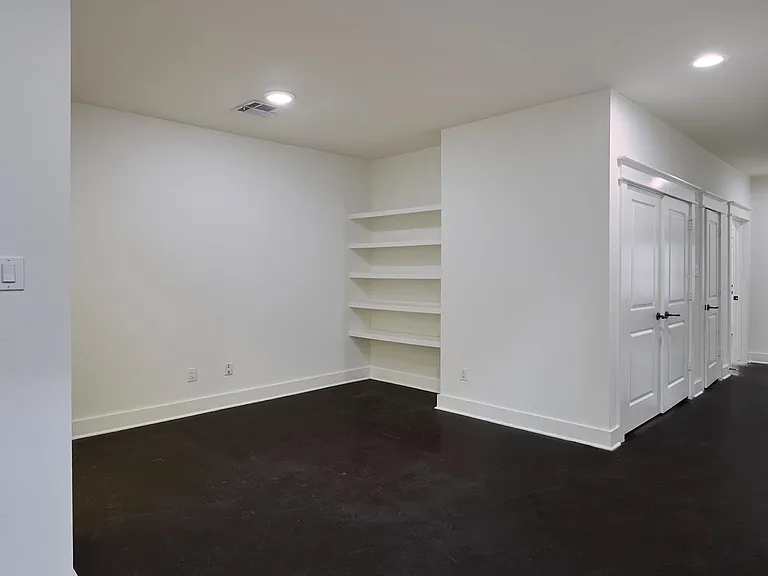 5516 Larkin St — Photo 17