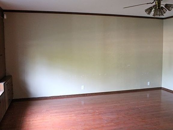 5th image of 2222 N Glenwood Dr