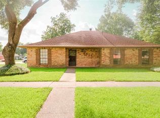 9711 Ravenwood Dr, Baton Rouge, LA 70818