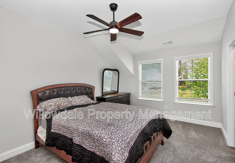 111 N Parkside Dr — Photo 37