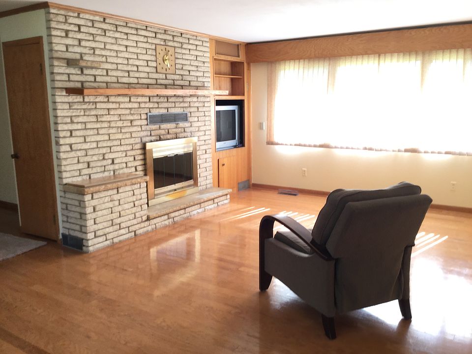 1st image of 623 Quinlan Ave N