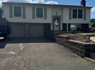 1810 Sangate Dr, South Park, PA
