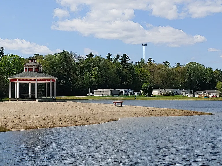 Pinewood on the Lake — Photo 6