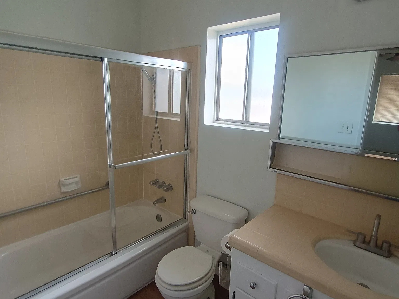 1 bed, 600 sqft, $1,700 — Photo 4