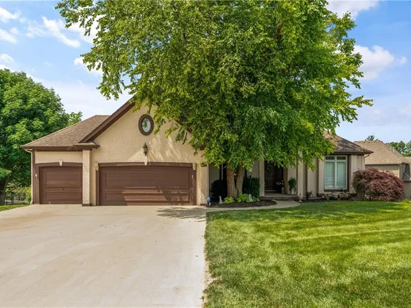 10013 NW Crooked Rd, Parkville, MO 64152