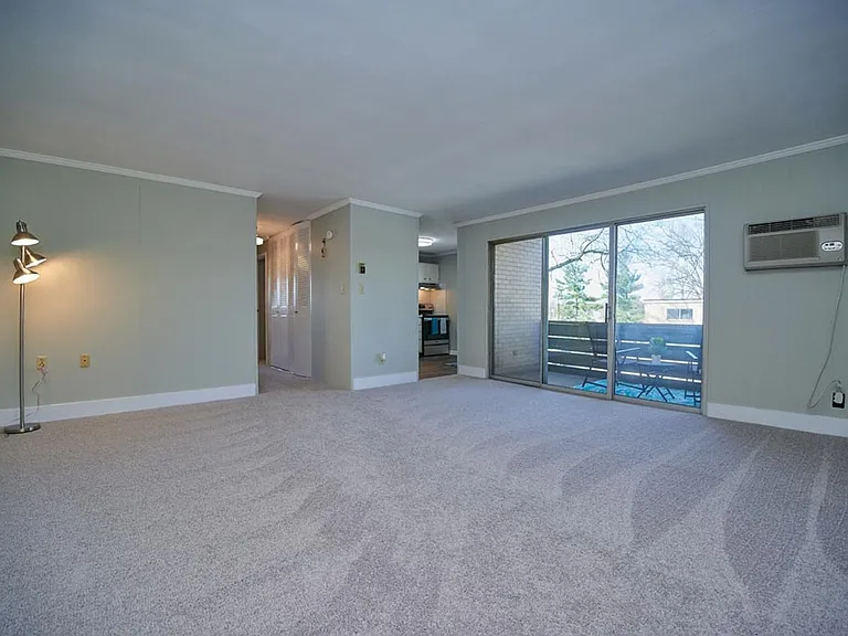 Seven Oaks Apartments — Photo 32