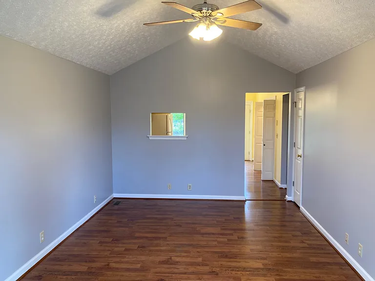 618 Basswood Ave — Photo 3