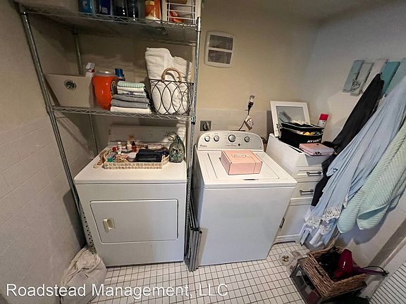 5th image of 128 Wentworth St #11019515