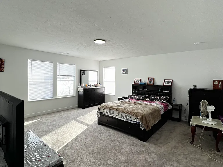 2725 Linwood Ave — Photo 10