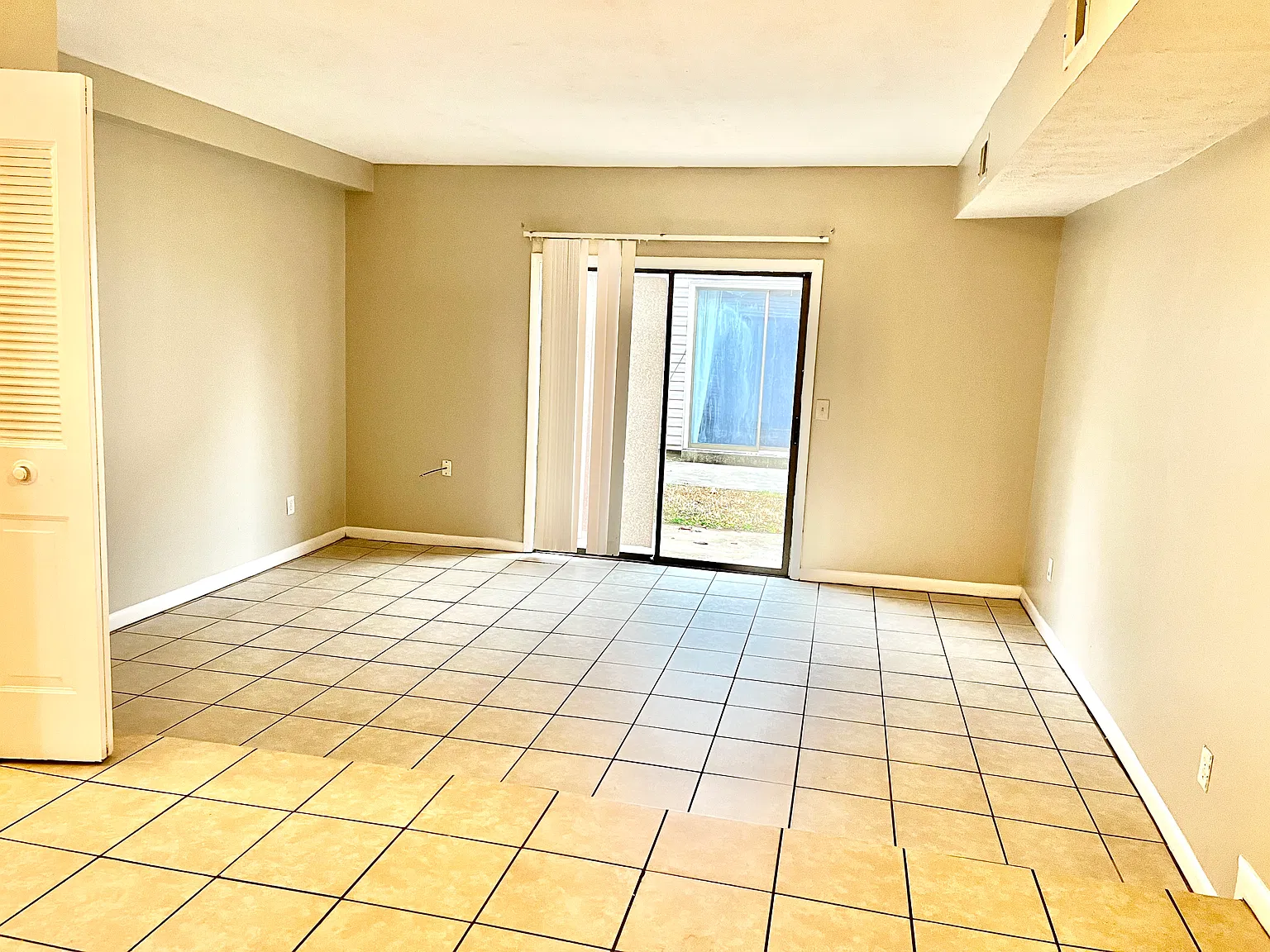 2 bed, 1.5 bath, 1100 sqft, $1,195 — Photo 4