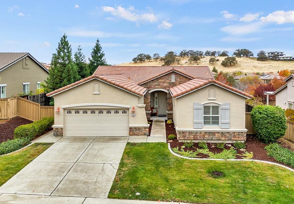 1st image of 566 Hildebrand Cir
