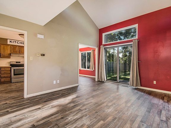 4th image of 1714 College Manor Dr