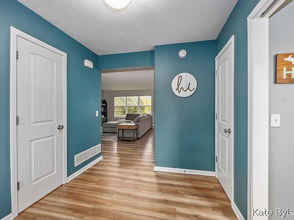 5th image of 2132 Hollyhock St NE