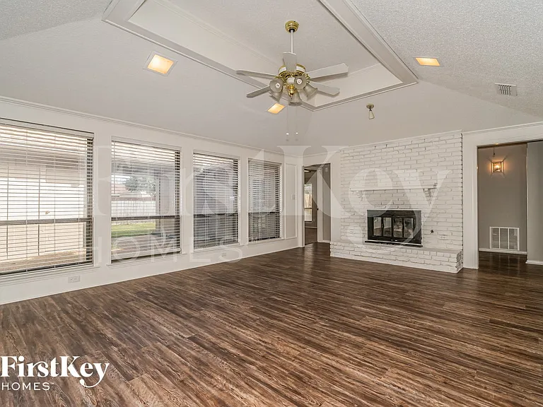3941 Los Robles Dr — Photo 2
